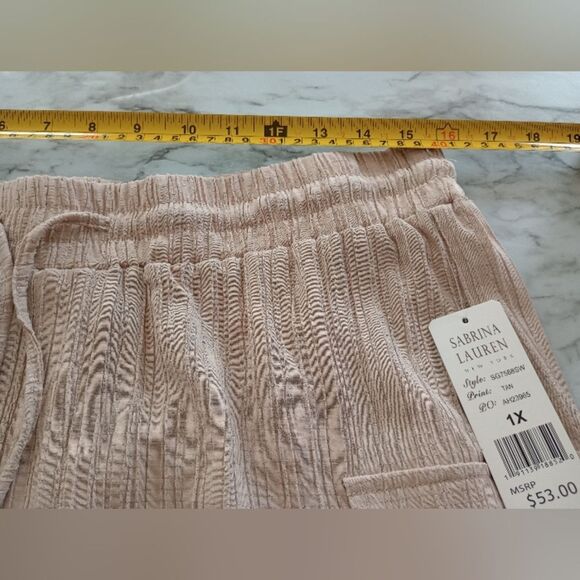 NWT Sabrina Lauren Gauzy Cream Color Polyester Short Pockets Size 1X - Picture 5 of 6